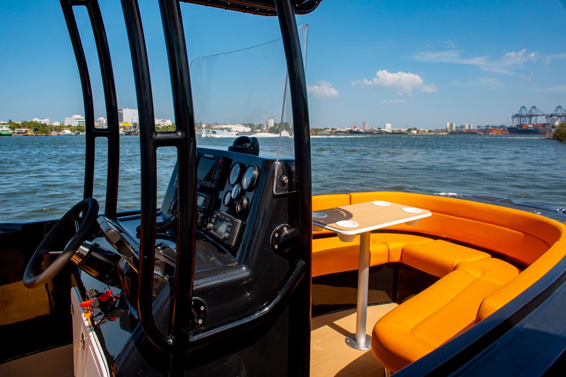 Bote Motomarlin AMS 22 Negro Embarcación de Lujo - AMS